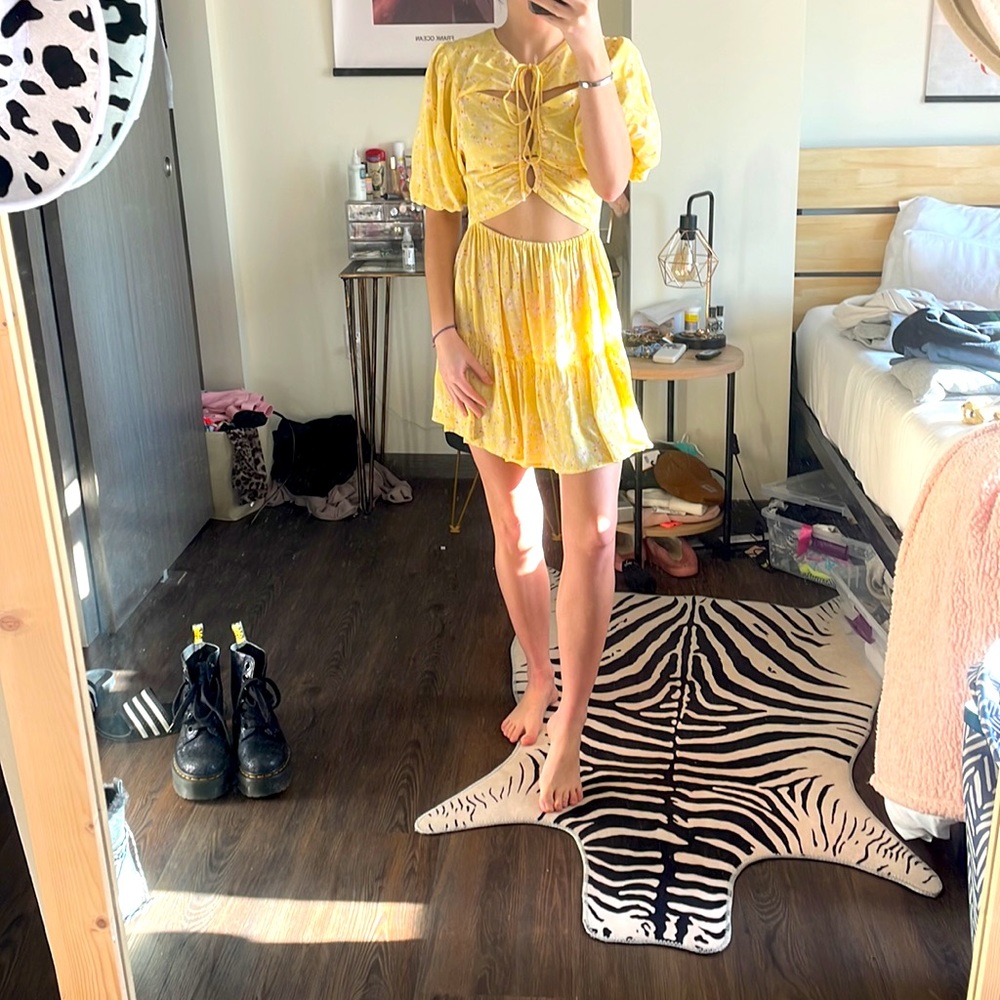 Sabo Skirt floral dress. Size is a small with yellow, orange and white detailing